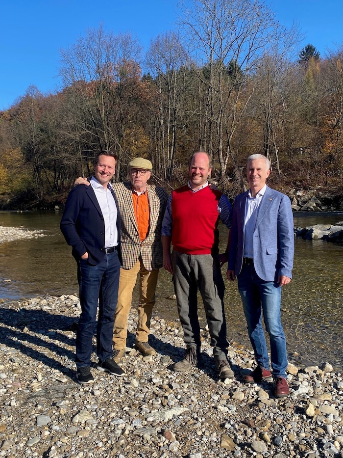 Ökopioniere an der Pielach: Ortschefs Handlfinger (li.) und Strasser (re.), „Krone“-Redakteur ...