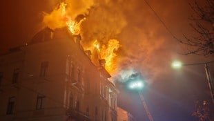 Das Dach der Altstadtvilla stand in Vollbrand. 