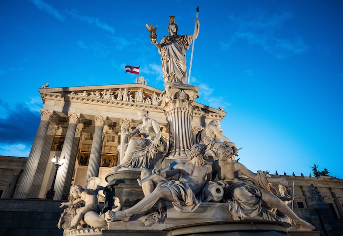 Viele Gesetze und Vorschriften belasten die Wirtschaft. Schellhorn will deregulieren, bisher mit ...