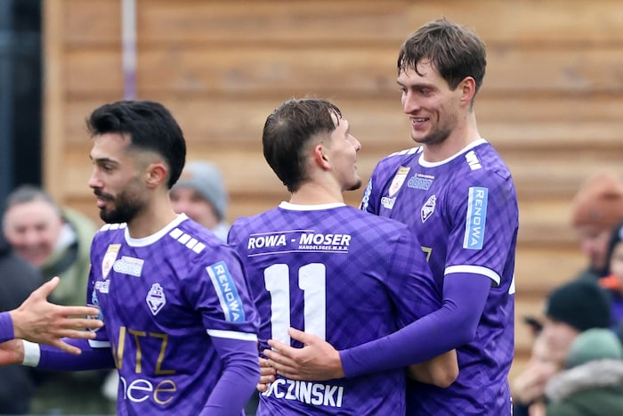 Paul Lipczinski und Daniel Bares (rechts) herzten sich nach dem Treffer des Tschechen zum 1:0.