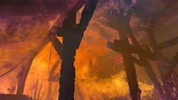 Der Dachstuhl wurde ein Raub der Flammen.