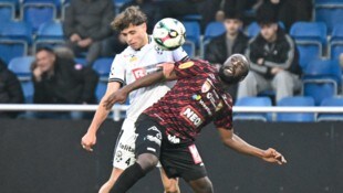 Kampf um jeden Ball im Vorarlberg-Derby SW Bregenz gegen SC Austria Lustenau