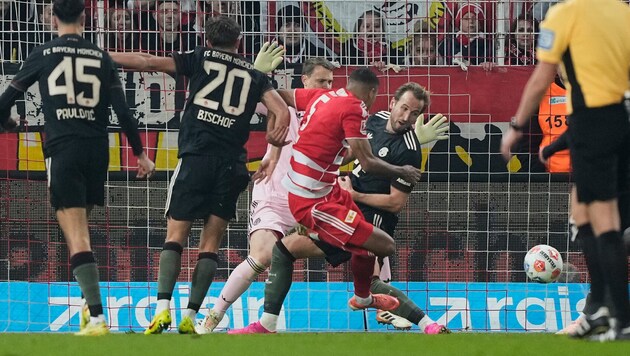 First Manuel Neuer blundered, then Harry Kane ...