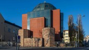 Im Jahr 2000 wurde die neu errichtete Synagoge in Graz eröffnet.