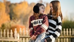 Isabel (10) und Raffaela (13) geben einander in ihrer Trauer Halt.