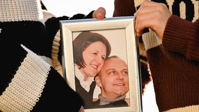 Eva und Christian starben beide nach Herzinfarkten.