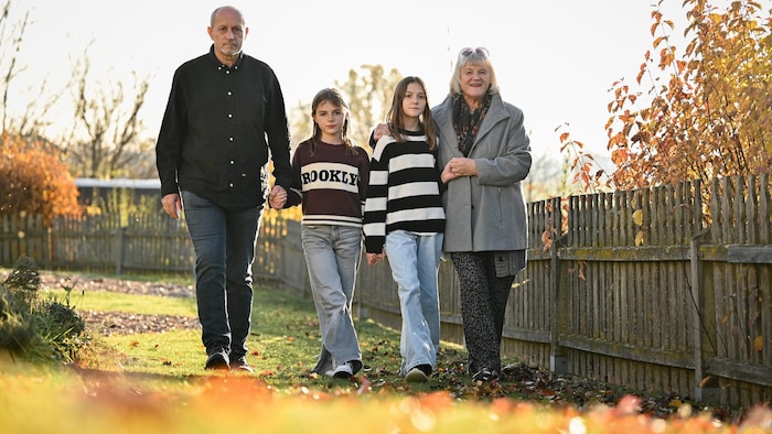 Onkel Siegfried (58) und Oma Lisbeth (75) mit den Kindern.