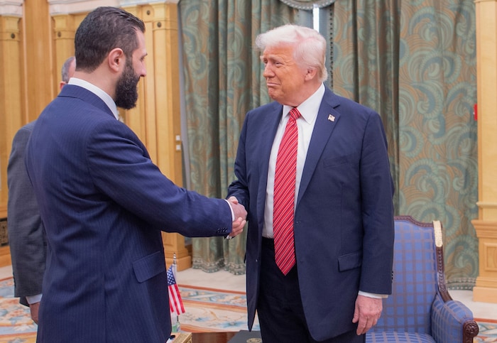 Al-Sharaa und Trump bei einem Treffen in Riad im Mai