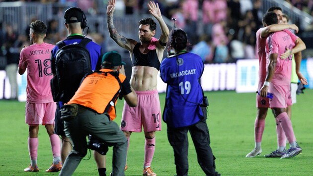Lionel Messi ließ sich von den Fans gebührend feiern.