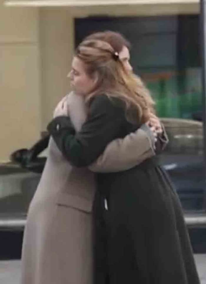 Beatrice und Eugenie zeigen Zusammenhalt: Nach dem Verlust von Titeln und Zuhause ihrer Eltern ...