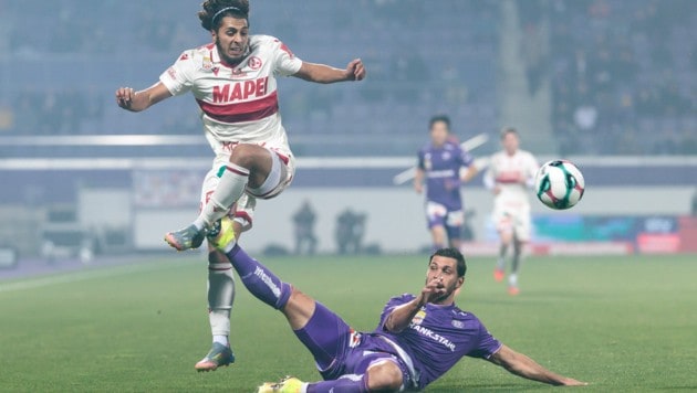 Dragovic mit dem gestreckten Fuß gegen Harakate – Gelb!