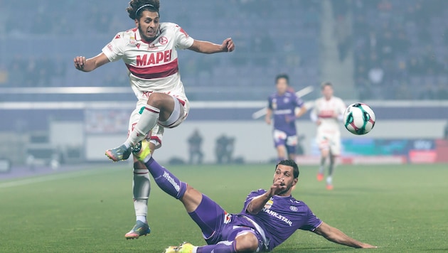 Dragovic mit dem gestreckten Fuß gegen Harakate – Gelb!