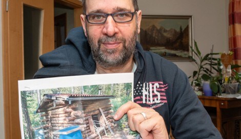 Herr F. beklagt, dass er seine kleine Holzhütte abbauen musste, während das bei  anderen ...