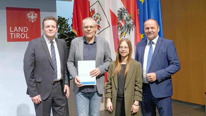 LR René Zumtobel (li.), Karl Schönhuber und Birgit Ortner (Rosinak und Partner ZT GmbH) sowie ...