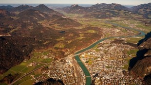 Die durchgeführte Klimaanalyse basiert auf Messdaten von Wetterstationen im Inntal (Bild). Neben ...