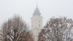 Am Tag nach dem tragischen Unglück lag dichter Nebel über der Innviertler Gemeinde Kopfing.