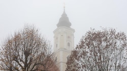 Am Tag nach dem tragischen Unglück lag dichter Nebel über der Innviertler Gemeinde Kopfing.