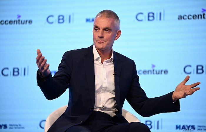 Tim Davie ist ein britischer Medienmanager. Ausgebildet an der University of Cambridge, trat er ...