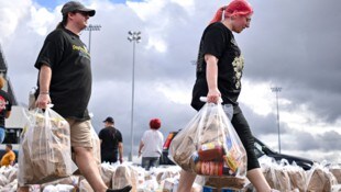 Nach Regierungsangaben erhalten rund 42 Millionen Menschen Hilfen über das seit 1964 bestehende ...