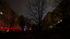 Dunkle Straßenzüge in Charkiw nach massiven Angriffen auf die Stromversorger des Landes.
