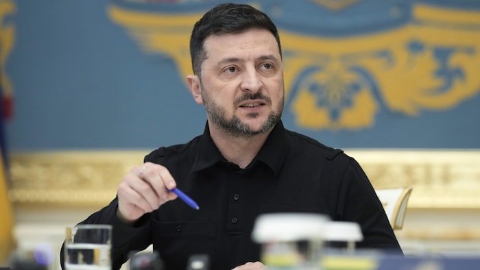 Präsident Wolodymyr Selenskyj: „Obwohl die Lage schwierig ist, sind Tausende Menschen an der ...