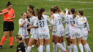 Der Jubel bei den Rheindörflerinnen war nach dem 2:0-Auswärtssieg groß.