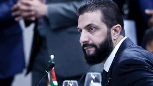 Ahmed al-Sharaa galt früher als Terrorist. Die USA hatten sogar ein Kopfgeld ausgesetzt. Nun ist ...