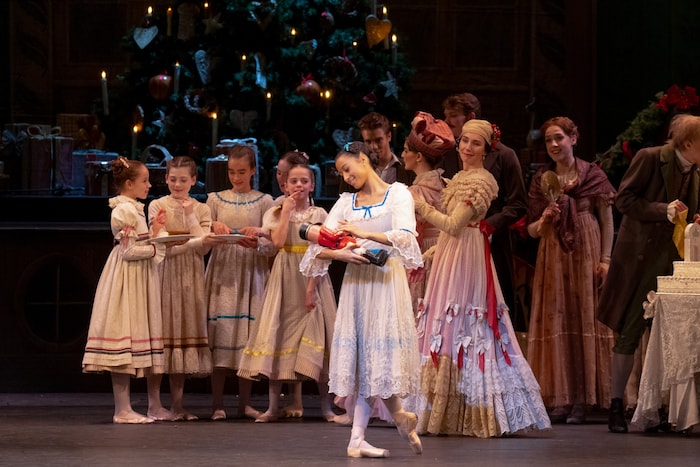 Marianna Tsembenhoi als Clara