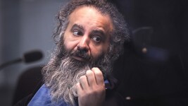 Taleb A. muss sich wegen sechsfachen Mordes und Mordversuchs in 338 Fällen vor Gericht ...