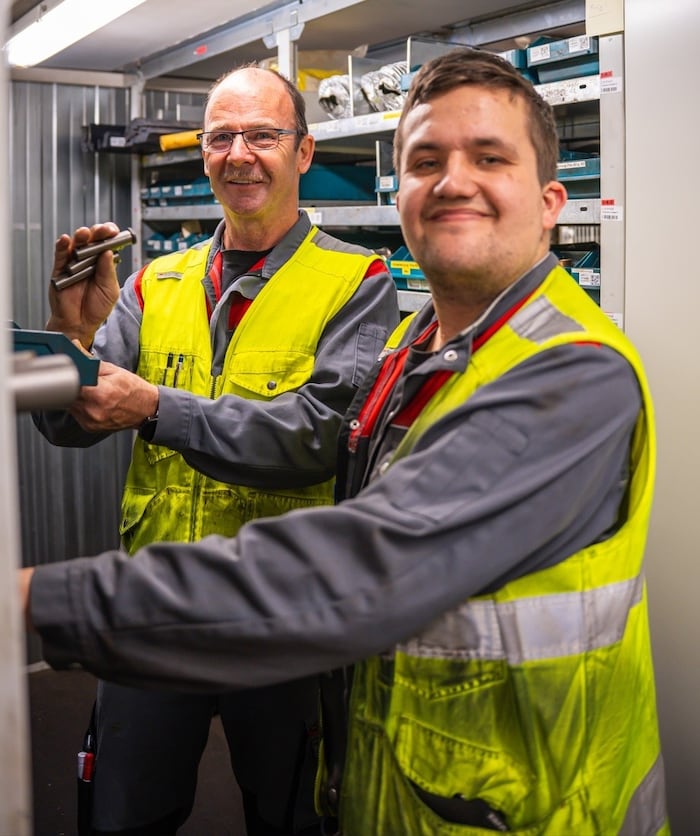 Christian Steinkellner (re.) gemeinsam mit seinem Vorgesetzten Josef Baumgartner bei seiner ...