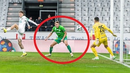 Benjamin Böckle bei seinem vermeintlichen Treffer zum 2:0 für die WSG Tirol gegen den SK Rapid ...