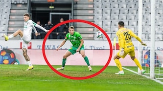 Benjamin Böckle bei seinem vermeintlichen Treffer zum 2:0 für die WSG Tirol gegen den SK Rapid ...