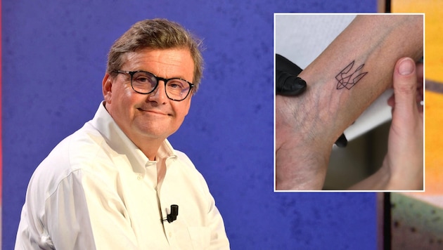 Die Tätowierung von Carlo Calenda ist klein, hat aber große Symbolkraft.