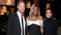 Prinz Harry und Herzogin Meghan waren am Sonntag auf gleich zwei Promi-Partys zu Gast. 