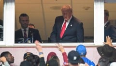 Die Resonanz der Fans auf den US-Präsidenten hätte sich Trump wohl etwas anders vorgestellt.