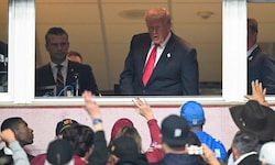 Die Resonanz der Fans auf den US-Präsidenten hätte sich Trump wohl etwas anders vorgestellt.