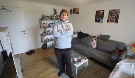 Lukas Ricker in seiner Wohnung nahe seines Arbeitsplatzes