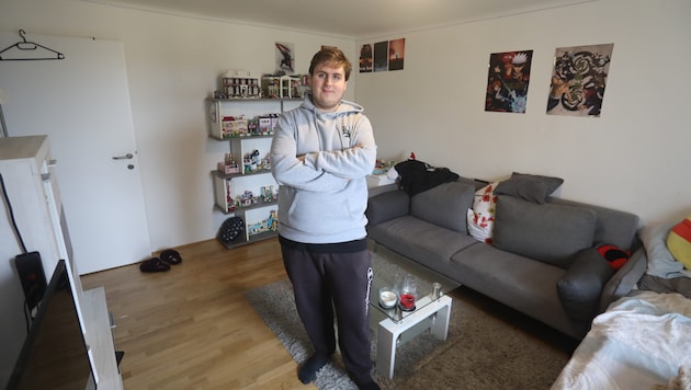 Lukas Ricker in seiner Wohnung nahe seines Arbeitsplatzes