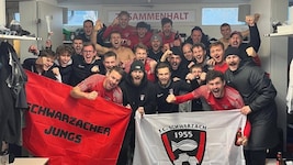 Der Jubel bei den Schwarzachern nach dem Sieg über Herbstmeister Rätia Bludenz war riesengroß.