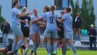 Die FC Pinzgau Frauen jubeln über eine starke Herbstsaison.