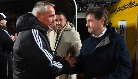 Sie haben beide schon mehr gelacht: Trainer Pacult und WAC-Präsident Didi Riegler