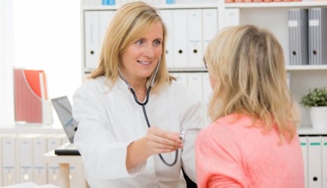 Abhören gehört bei der Untersuchung dazu.