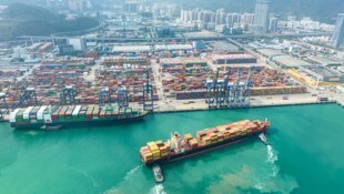 Für ein Jahr dürfen Frachter aus den USA beispielsweise im Hafen Yantian, in der Stadt Shenzhen ...