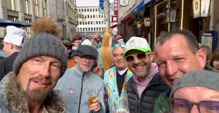 Viele Österreicher wie diese Gruppe aus Steirer Buam um Helmut und Ernst reisen gern zum 11.11. ...