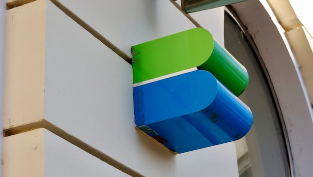 Die Verdächtige soll mit der Bankomatkarte ihres Opfers 20 Mal Geld behoben haben