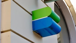 Nach den getätigten Überweisungen folgte die kuriose Forderung des Betrügers (Symbolbild).