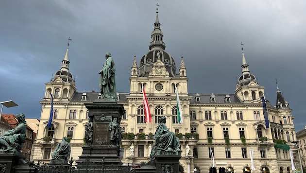 Dunkle Wolken über dem Rathaus. Heute gab es eine Krisensitzung.
