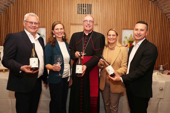 Bgm. T. Steiner, Vize-Landeschefin A. Haider-Wallner, Bischof Ä. Zsifkovics, LR D. Winkler und ...