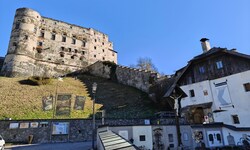 Für die Heimreise nach Gmünd nutzt Eva die Öffis.