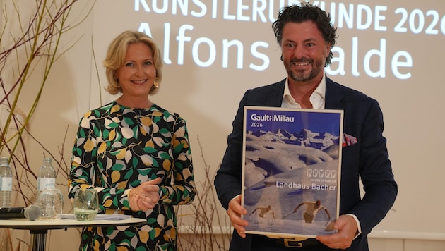 „Gault&Millau“-Herausgeberin Martina Hohenlohe ehrte Thomas Dorfer vom Landhaus Bacher (NÖ) mit ...